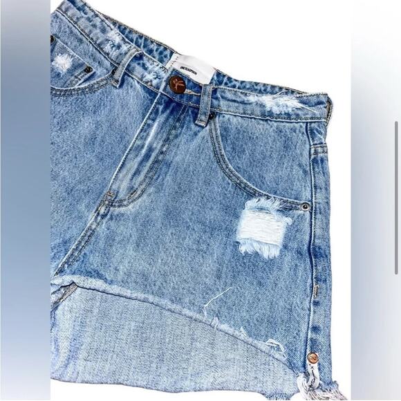 One Teaspoon Ocean Bonitas High Waist
Denim Shorts - Picture 5 of 9